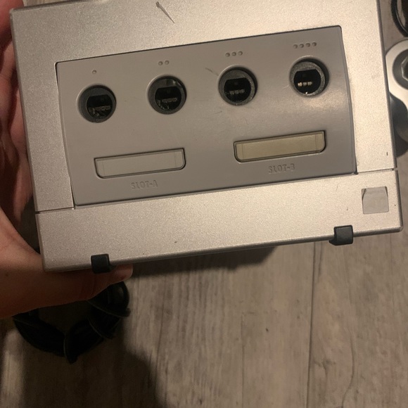 Nintendo GameCube Silver Console DOL-101 w/ Controller & Cables - Picture 5 of 10